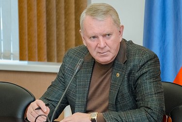 Новый год без фейерверков, но с подарками